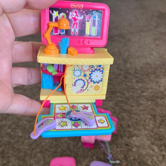 Fisher Price Loving Family Dollhouse Accessories Gaming System Slumber Party Lot - Picture 2 of 9